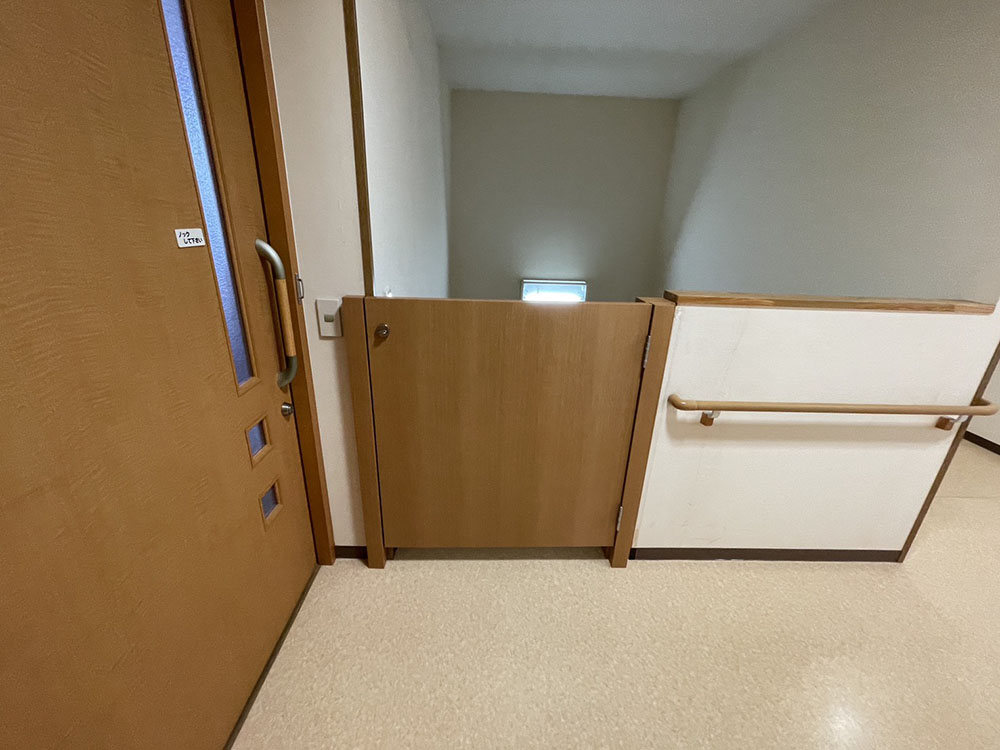 転落防止扉設置　泉大津　三浦工務店