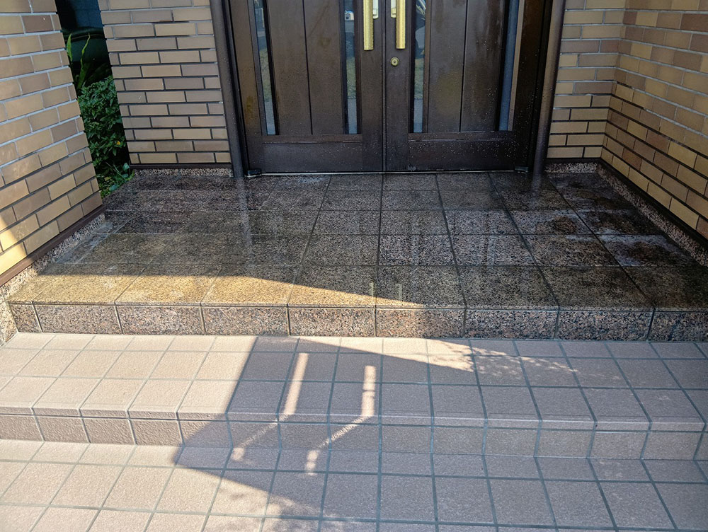 玄関タイルの張り替え　泉大津市